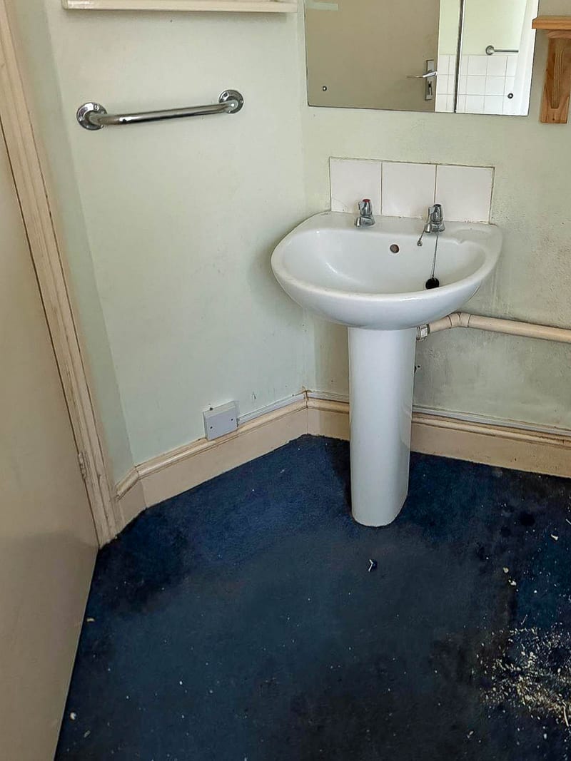 The same bathroom, the basin corner, before the works