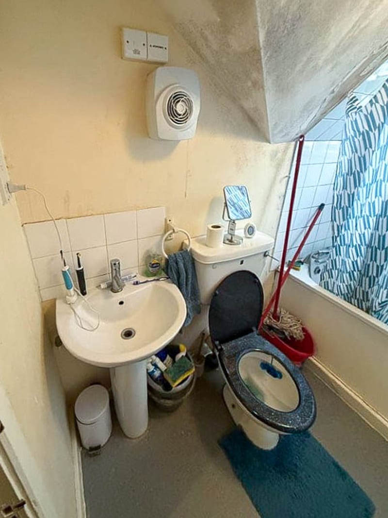 The same bathroom, the basin and WC, before the works